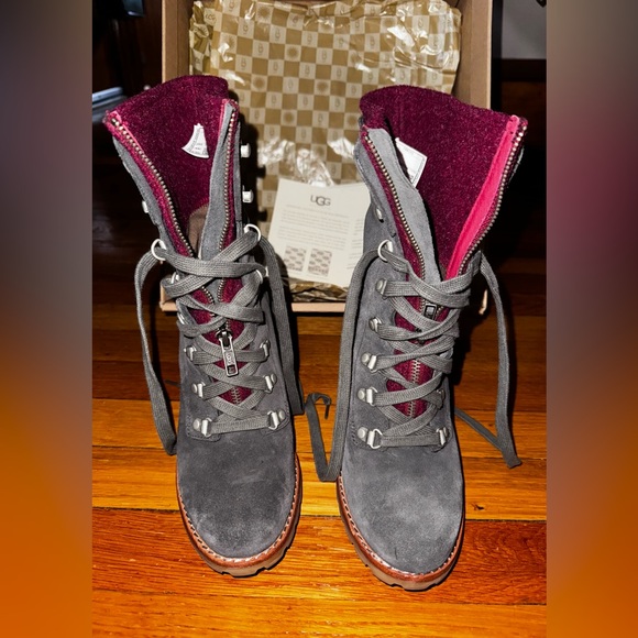 ⭐️UGG Heeled Boots w/fabric, size 7⭐️ - Picture 3 of 17